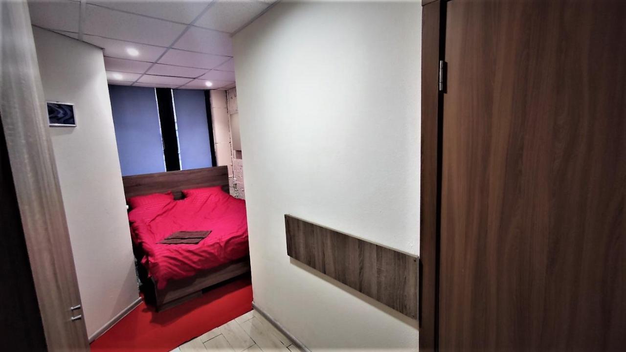 Міні Готель "Бункер" На Солом'Янському Kiew Exterior foto